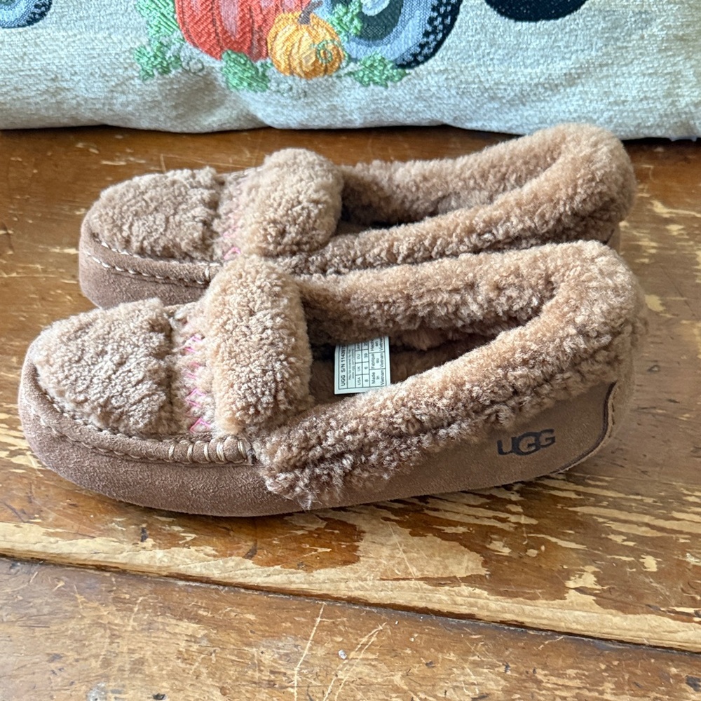 UGG Women's Chestnut Brown Cozy Shearling Moccasin Slippers